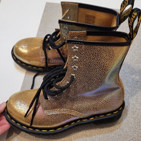 NWT Dr. Martens 1460 Rainbow Ray Sand Rainbow Ray UK 4 (US Women's 6) M - Picture 3 of 9